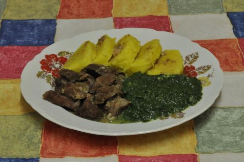 Jak uvařit hovězí na česneku s bramborovým knedlíkem? Snadné recept, připravený za 45 - 60 minut